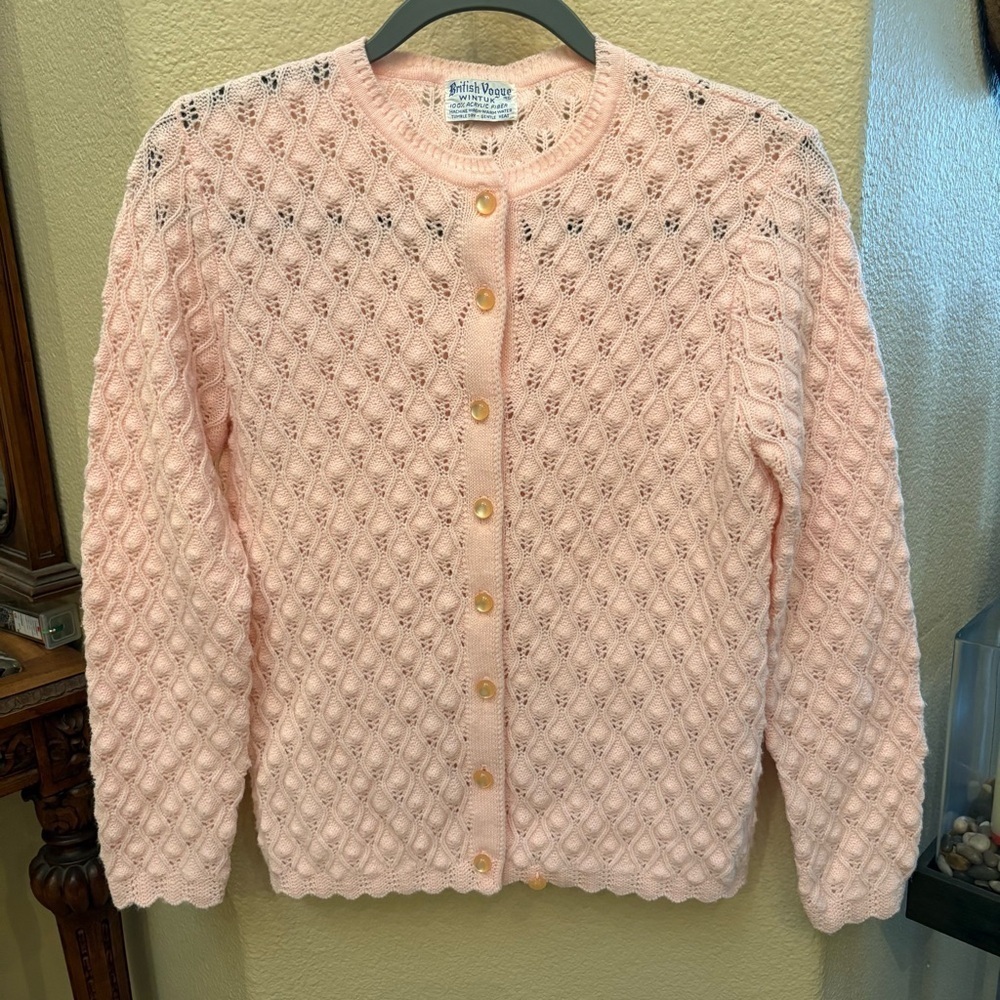 Vintage BRITISH VOGUE Wintuk Pink Acrylic Button Grannycore Cardigan Size S/M